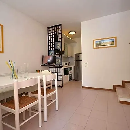 Spacious And Comfortable With Garden And Outdoor Pool Hotel *