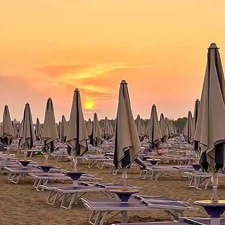 Spacious And Comfortable With Garden And Outdoor Pool Bibione
